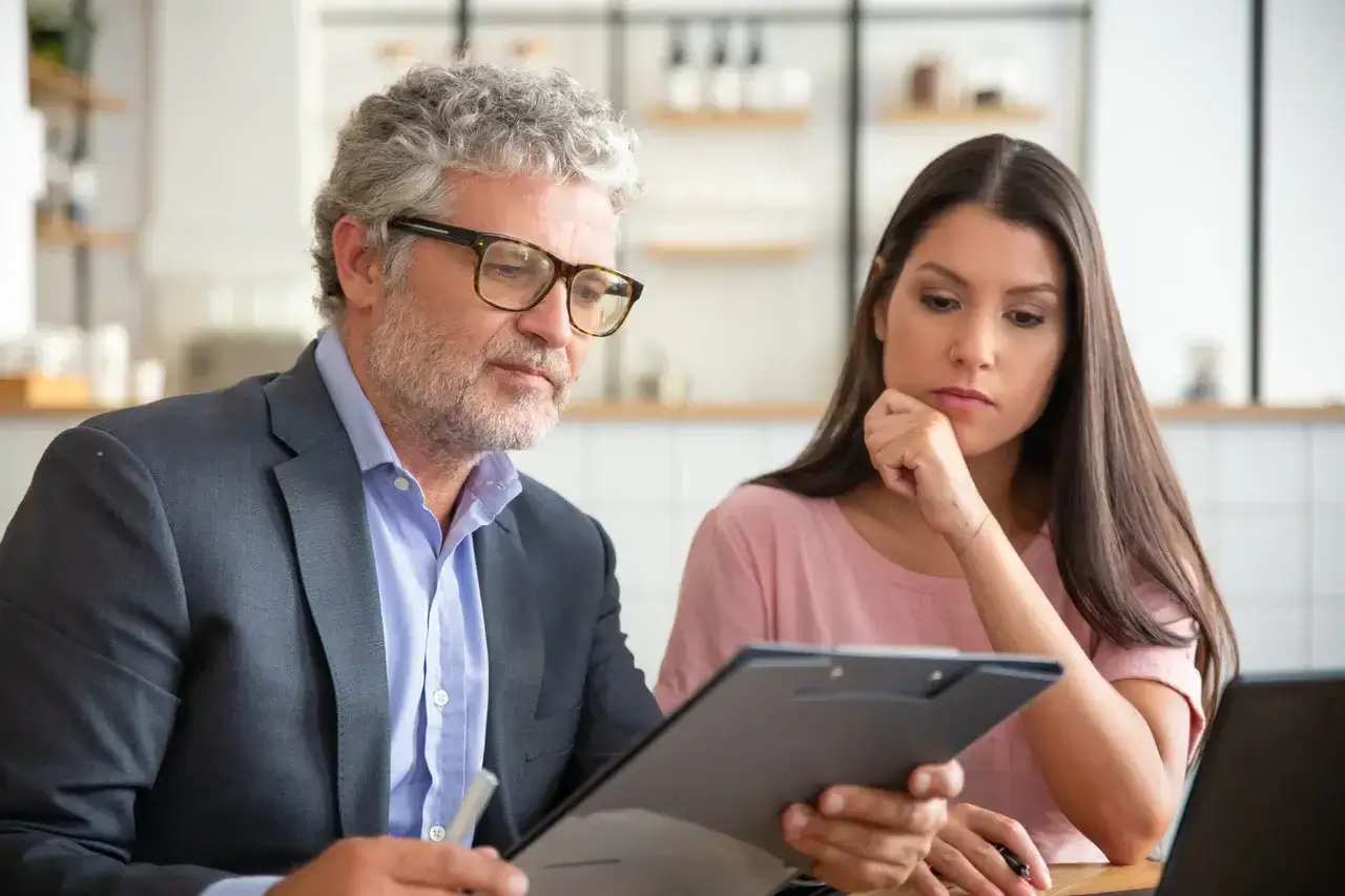 Corretor de Seguros: O que é e como Funciona essa Profissão?